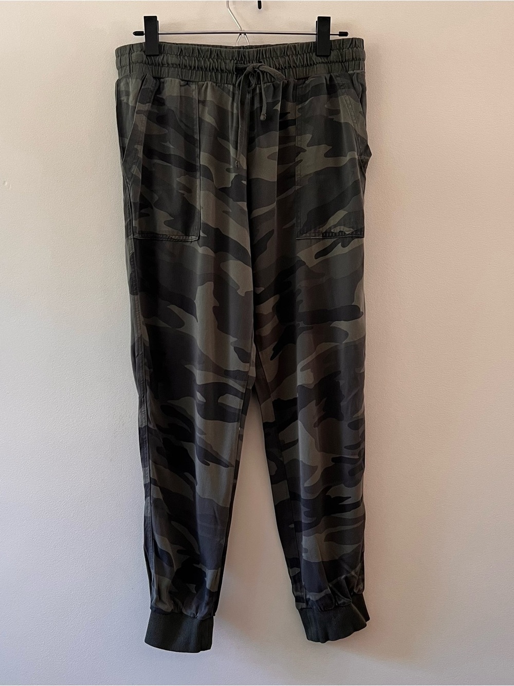 Splendid lightweight Camo Elastic Tie waist Joggers Pockets Women’s M EUC